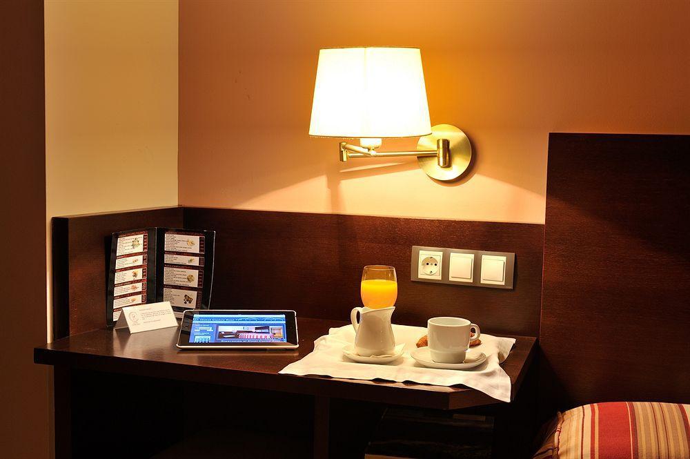Hotel Castro Real Oviedo Buitenkant foto