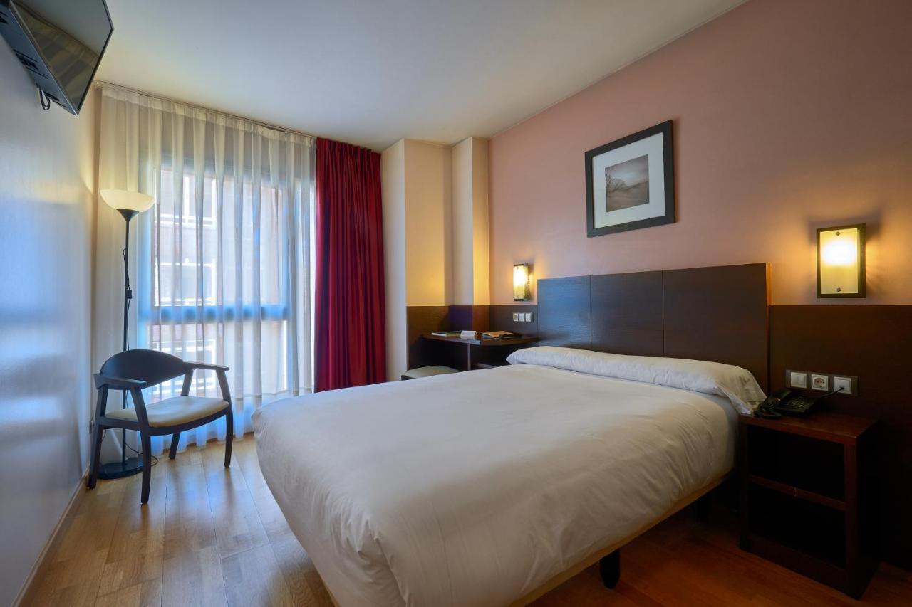 Hotel Castro Real Oviedo Buitenkant foto