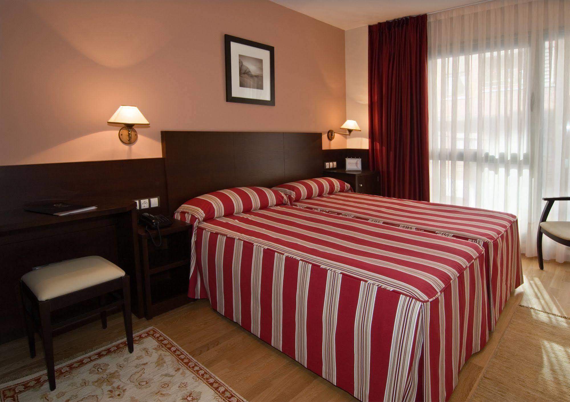 Hotel Castro Real Oviedo Buitenkant foto